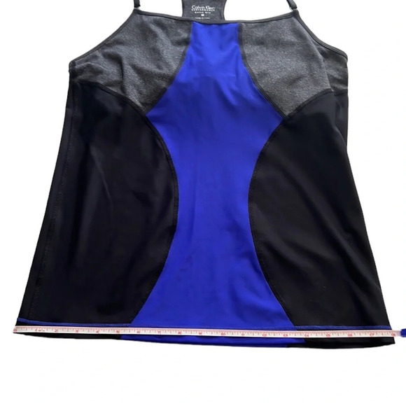 Calvin Klein sports athletic top with built in bra. Quick dry. - Picture 12 of 13